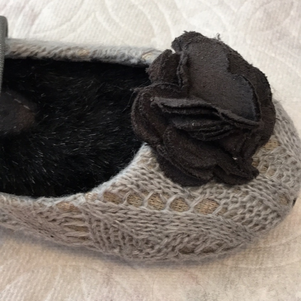 New seychelles fur lined sweater shoes size 6